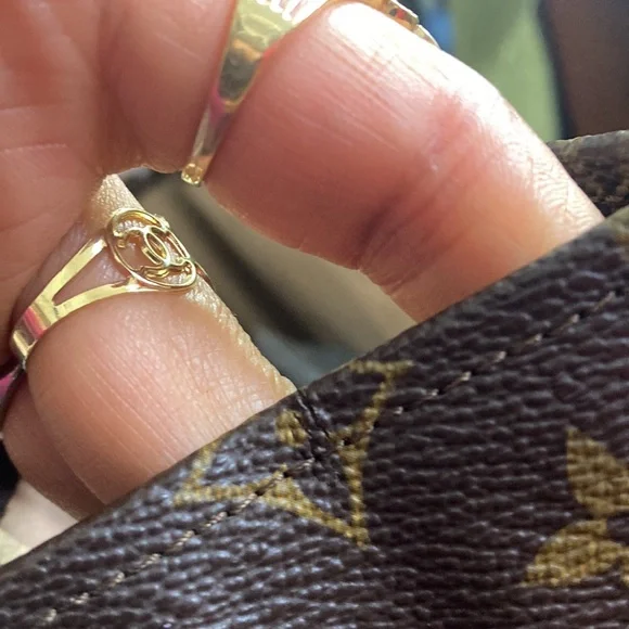 Authentic Louis Vuitton Sac Flat - Picture 6 of 9